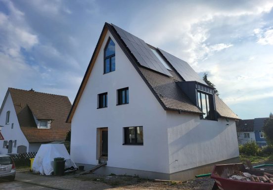 Straßenseite nach Fertigstellung der Sanierungsarbeiten